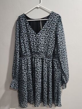 Light Blue Floral V-Neck Long Sleeve Dress